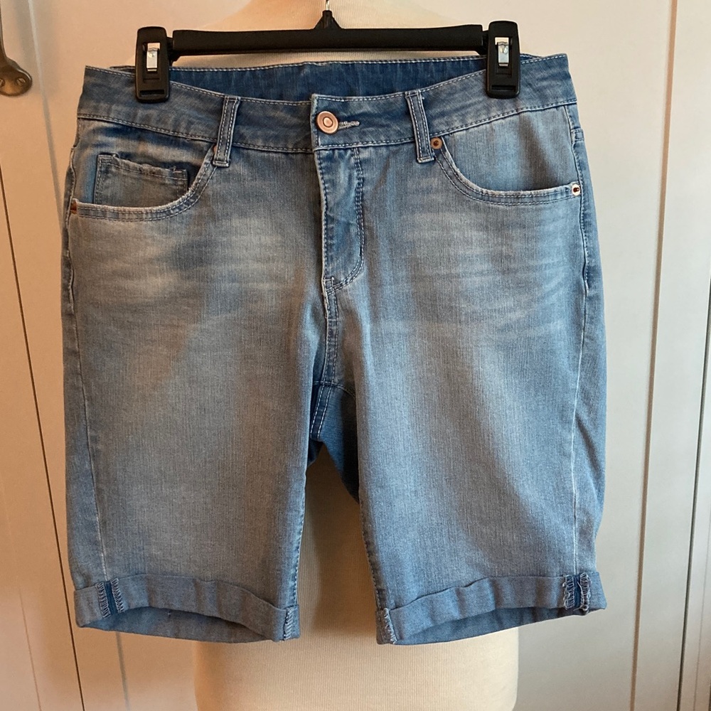 Time and Tru denim shorts